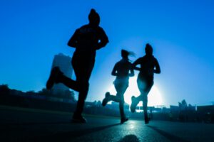 Nach 230 Kilometern waren bei Ultramarathonläufern die Endocannabinoide Anandamid und 2-AG noch deutlich erhöht. © Unsplash