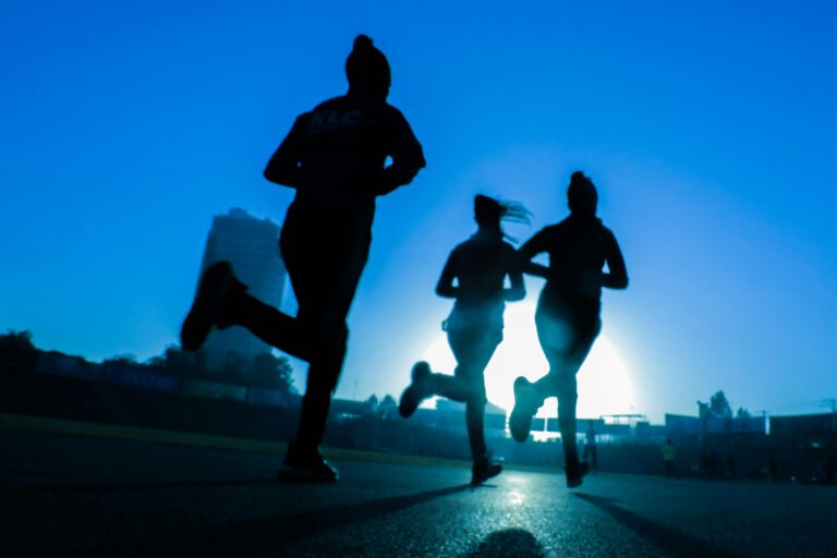 Nach 230 Kilometern waren bei Ultramarathonläufern die Endocannabinoide Anandamid und 2-AG noch deutlich erhöht. © Unsplash