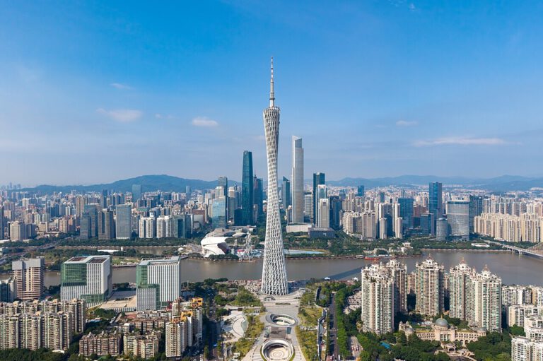 Guangzhou gehört zu den chinesischen Städten, in denen die Wirtschaft pro Kopf wuchs und die NO₂-Werte sanken.