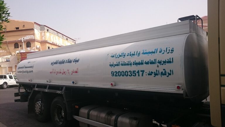 Saudi-Arabien kämpft mit Wasserknappheit. Eine Studie zeigt, wie behandeltes Abwasser erschöpfte Grundwasserleiter stützen kann.