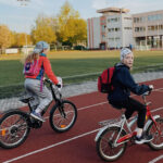 Zurück in den Schulalltag: Nach langen Ferien müssen sich Kinder wieder an frühes Aufstehen, feste Abläufe und neue Anforderungen gewöhnen. © Pexels