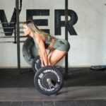 Ein schwacher Po ist mehr als ein Fitnessproblem: Die Gesäßmuskeln stabilisieren Becken, Hüfte und Knie – und können bei zu wenig Spannung den ganzen Bewegungsapparat belasten.