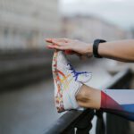Wer weniger Schritte am Tag schafft, muss nicht automatisch schlechter dastehen: Ein höheres Gehtempo war in der Studie mit einem niedrigeren Sterberisiko verbunden.