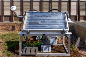 Ein ETH-Forscher will Sonnenwärme für die Industrie günstiger nutzbar machen. Der Kollektor liefert Prozesswärme bis etwa 150 Grad.