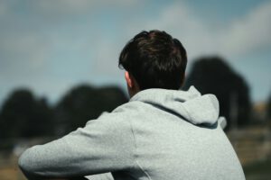 Viele Jugendliche erleben nicht Krisen als prägendsten Teil des Erwachsenwerdens, sondern normale Schritte wie Freundschaften, Ausbildung, Reisen oder erste Erfolge. Die Zürcher Studie zeigt zugleich: Wer psychisch stärker belastet ist, erinnert häufiger Konflikte, Verluste und Misserfolge. © Unsplash