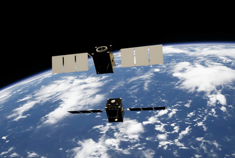 Satelliten könnten künftig direkt im Orbit neuen Treibstoff erhalten.