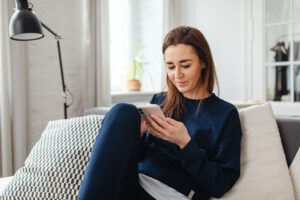 Nur noch ein Video – und plötzlich ist eine Stunde vergangen: Menschen mit ADHS verlieren beim Scrollen häufiger das Zeitgefühl und finden schwerer ein Ende. Symbolbild: © Pexels