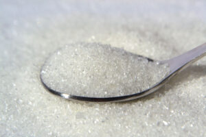 Eine zuckerärmere Kindheit könnte noch Jahrzehnte später Spuren hinterlassen: In britischen Daten erkrankten Menschen aus der Zeit der Zuckerrationierung seltener an Alzheimer.
