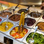 In sechs englischen Kantinen wurde täglich ein Fleischgericht durch eine vegetarische Option ersetzt – mit dem Effekt, dass diese deutlich häufiger gewählt wurde. © Pexels