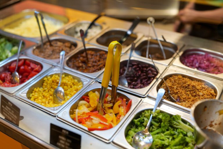 In sechs englischen Kantinen wurde täglich ein Fleischgericht durch eine vegetarische Option ersetzt – mit dem Effekt, dass diese deutlich häufiger gewählt wurde. © Pexels