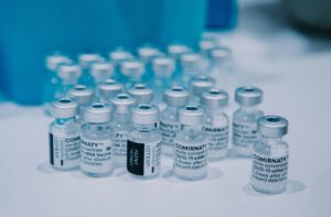 Comirnaty von Biontech/Pfizer ist einer der weltweit bekanntesten mRNA-Impfstoffe gegen Covid-19.