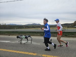 RAIBO2 schaffte 42,195 Kilometer ohne Akkuwechsel – und lieferte dabei über mehr als vier Stunden Messdaten zu Energieverbrauch und Belastung.