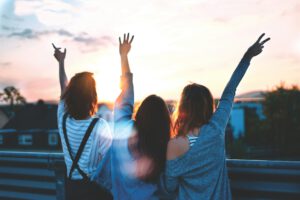Neue Theorie zum Wohlbefinden: Nicht Erfolg zählt, sondern gelebte Werte. Entscheidend ist, ob Handeln, Gefühle und Überzeugungen zusammenpassen.
