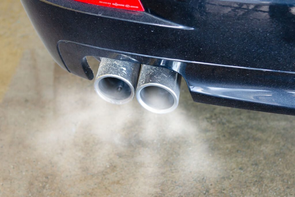 Luftverschmutzung und Lärm verursachten beim Autofahren in der Studie höhere externe Kosten als die berechneten Klimaschäden. © Pexels