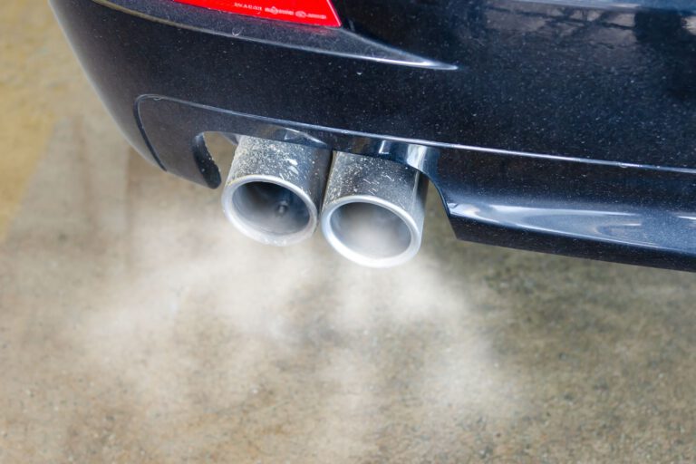 Luftverschmutzung und Lärm verursachten beim Autofahren in der Studie höhere externe Kosten als die berechneten Klimaschäden. © Pexels