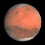 Der Mars ist heute trocken und kalt, doch Spuren im Gestein deuten darauf hin, dass Wasser seine Oberfläche und Kruste früher stark verändert hat. © European Space Agency (ESA)