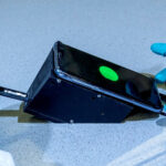 Ein BAM-Schnelltest erkennt Hinweise auf fäkale Verunreinigung im Wasser per Smartphone in weniger als einer Minute.