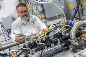 Das Southwest Research Institute hat einen verbesserten Wasserstoff-Verbrennungsmotor mit Fremdzündung entwickelt, der speziell für mittelschwere Nutzfahrzeuge ausgelegt ist. © SwRI
