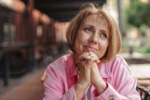 Die Wechseljahre verändern den weiblichen Körper bereits bis zu 15 Jahre vor der letzten Regelblutung. Rund um die Menopause geraten zahlreiche Körperfunktionen sprunghaft in Bewegung.