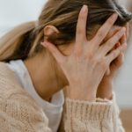 Warum manche Menschen Belastungen gut wegstecken und andere weniger gut, könnte sich teilweise im Schlaf entscheiden.